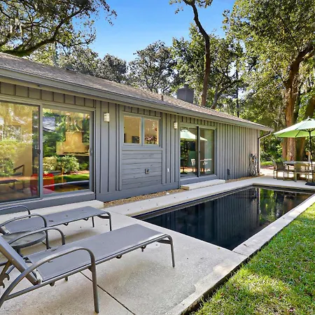 Free Pool Heat - Upscale Home, Private Heated Pool, Pet Friendly - 7 Pender Lane